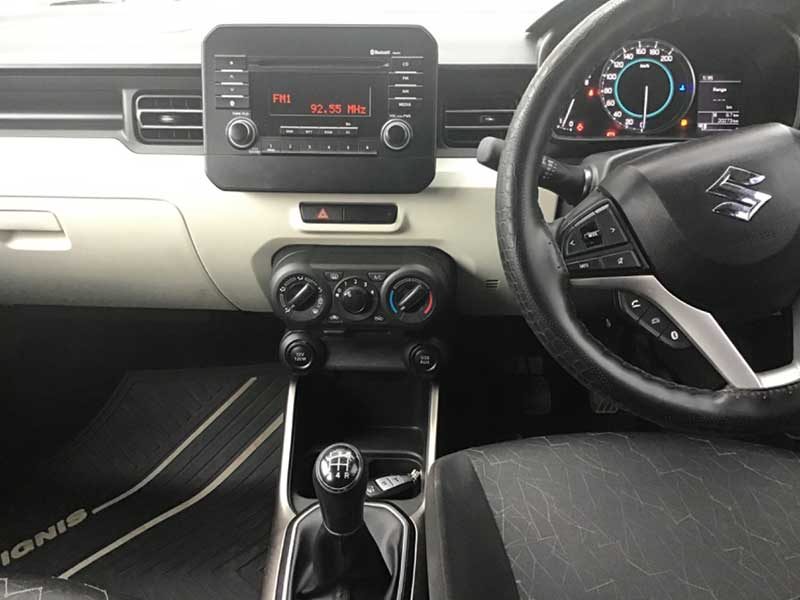 2017-Igins-Used-car---interior